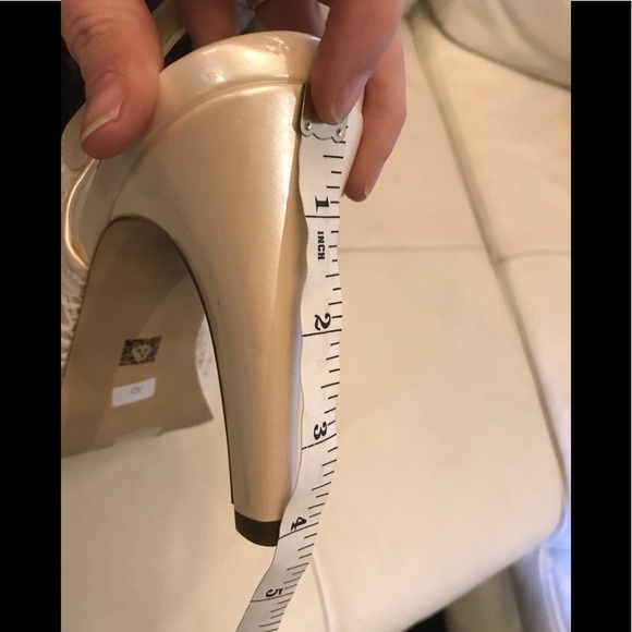 NEW Anne Klein Ivory Lace Shoes - Picture 10 of 13